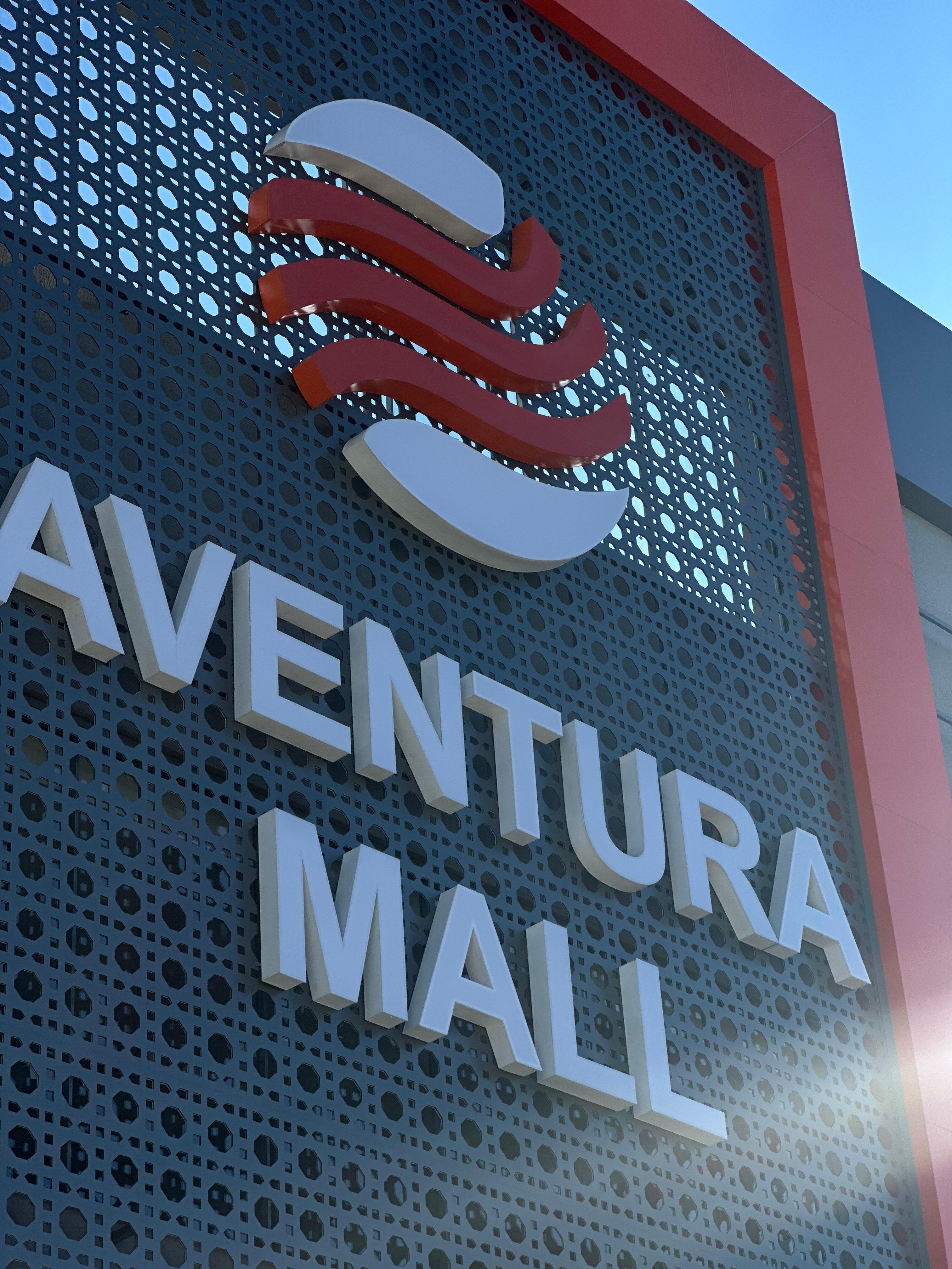 Fachada do Aventura Mall em Venda Nova